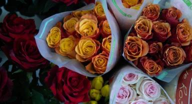 Çiçekçiler Sevgililer Günü hazırlıklarına başladı