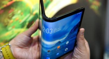 Çin, 2023’te 7 milyonun üzerinde katlanabilir telefon sevkiyatı gerçekleştirdi