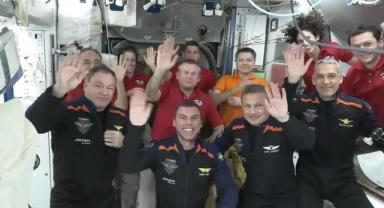 İlk Türk astronot Gezeravcı'nın yer aldığı Ax-3 ekibi, istasyondaki veda törenine katıldı