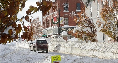 New York ve çevre eyaletlerde yoğun kar yağışı hayatı olumsuz etkiliyor