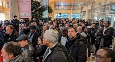 Paris'te ulaşım bakım işçileri, ücret artışı talebiyle gösteri yaptı