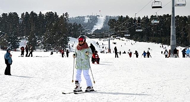 Sarıkamış Kayak Merkezi'nde hafta sonu yoğunluk yaşandı