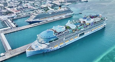 Titanik'ten 5 kat büyük kruvaziyer gemisi, dünyanın en büyük transit limanına demir attı