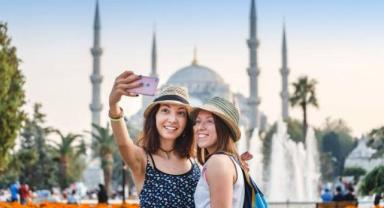 “TURİZM SEKTÖRÜ 2023 YILINI 2022 YILININ YÜZDE 10 ÜZERİNDE POZİTİF SEYİRDE GEÇİRDİ”