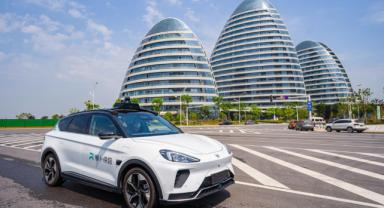 Wuhan’da sürücüsüz taksiler yola çıktı 