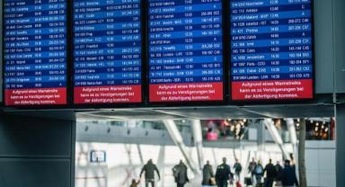 Almanya'daki Düsseldorf Havalimanı çalışanları, önceden duyurmadan greve gitti