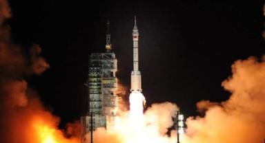 Çin'in uzay istasyonundaki taykonot ekibi ikinci uzay yürüyüşünü yaptı