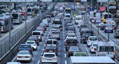 İstanbul'da yağışlı havanın etkisiyle trafik yoğunluğu yüzde 85'e çıktı