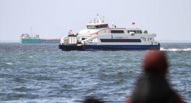 İzmir'de vapur seferleri hava muhalefeti nedeniyle iptal edildi