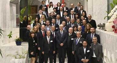 Japonya'da fuara katılan Ege İhracatçı Birlikleri üyeleri Tokyo Büyükelçiliği'nde ağırlandı