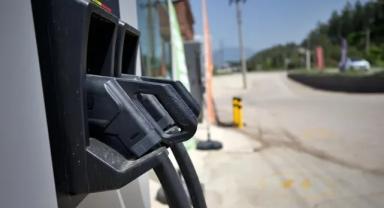 AB otomobil üreticileri daha fazla şarj istasyonu kurulmasını istiyor