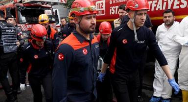 Beşiktaş'ta eğlence merkezinde çıkan yangın