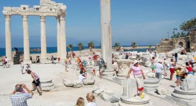 Türkiye'nin turizm geliri yılın ilk çeyreğinde yıllık bazda yüzde 5,4 arttı