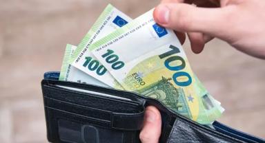 Avro Bölgesi'nde yıllık enflasyon nisanda yüzde 2,4 oldu