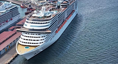 İzmir Limanı'na 2 kruvaziyer yanaştı