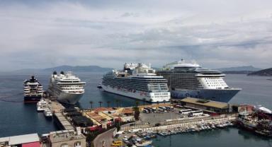 Kuşadası'na 2 günde kruvaziyerlerle 13 bin 540 turist geldi