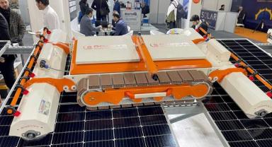 Türk firma geliştirdiği güneş paneli temizlik robotunu 13 ülkeye ihraç ediyor