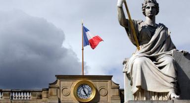 Fransız devlet tahvillerinin risk primi 2012 Avro Krizi'nden beri en yüksek seviyesinde