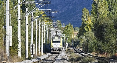 Demir yollarında elektrikli hat uzunluğu 7 bin 142 kilometreye ulaştı