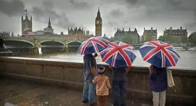 İngiltere'nin iklim danışmanları, ülkenin net sıfır emisyon hedefine ulaşma yolunda olmadığını belirledi