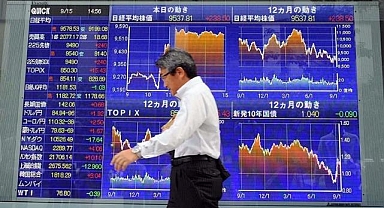 Japon Nikkei 225 endeksi 1987'den bu yana en büyük düşüşü kaydetti