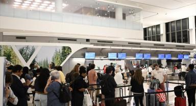 New York'ta uçak seferleri ertelendi