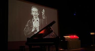 Oyuncu Genco Erkal için Harbiye'de tören düzenlendi