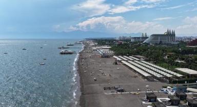 Antalya sahillerinde yoğunluk sürüyor