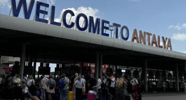 Antalya'ya gelen turist sayısı 13,5 milyonu geçti