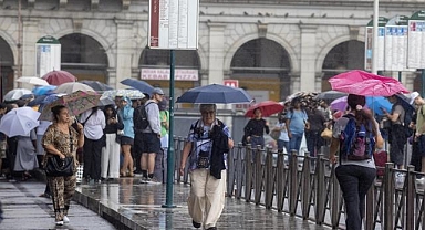 İtalya'da şiddetli fırtına ve kuvvetli yağış, çığ, sel ve su baskınlarına neden oldu