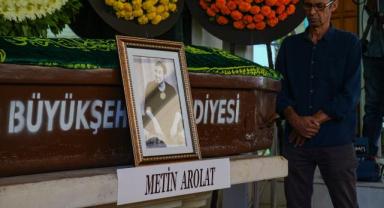 Şarkıcı Metin Arolat, İzmir'de son yolculuğuna uğurlandı