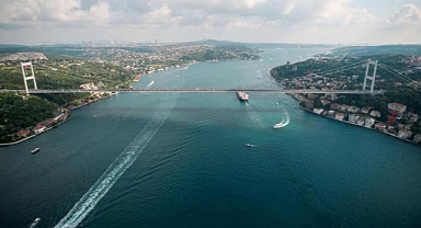 İstanbul Boğazı'nda yat yarışları nedeniyle askıya alınan gemi trafiği normale döndü