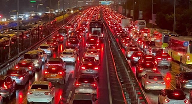 İstanbul'da akşam saatlerinde trafik yoğunluğu yüzde 90'a ulaştı