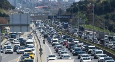 İstanbul'da aralıklı yağışın etkisiyle trafik yoğunluğu yüzde 87'ye ulaştı