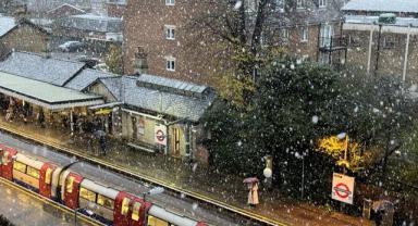 Londra'ya kışın ilk karı düştü