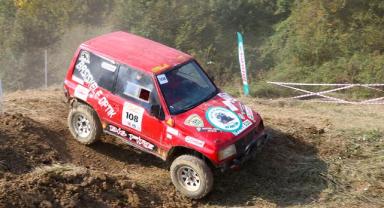 Off-road tutkunu kadın doktor pistlerde rüzgar estiriyor