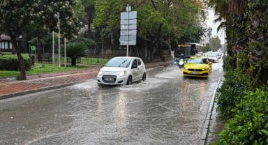 Antalya'da sağanak etkili oluyor