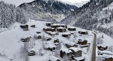 Ayder Yaylası ve Kaçkar Dağları beyaza büründü