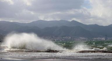Ege Denizi'nin kuzeyinde yarın fırtına bekleniyor