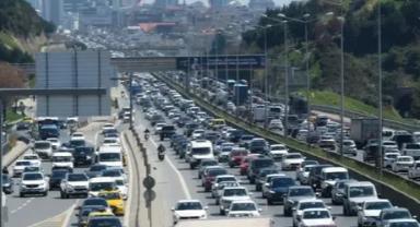 İstanbul'da haftanın ilk iş gününde trafik yoğunluğu yaşanıyor