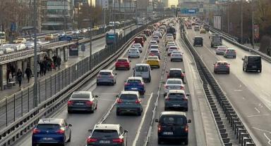 İstanbul'da haftanın ilk iş gününde trafik yoğunluğu yaşanıyor