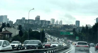 İstanbul'da yağışın da etkisiyle trafik yoğunluğu yüzde 78'e ulaştı