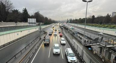 İstanbul'da yağışın da etkisiyle trafik yoğunluğu yüzde 78'e ulaştı