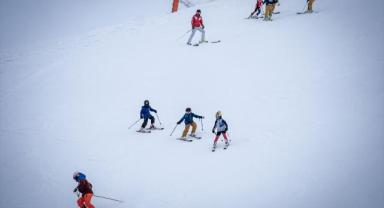 Palandöken Kayak Merkezi'nde hafta sonu yoğunluğu