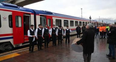 Yeni sezonun ilk seferine çıkan Turistik Doğu Ekspresi, Erzincan'a ulaştı