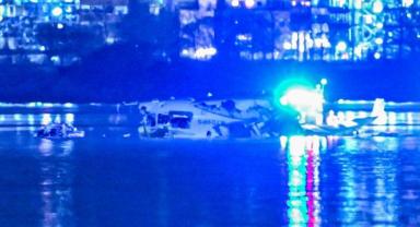 ABD'de başkent Washington yakınlarında yolcu uçağı ile askeri helikopter havada çarpıştı