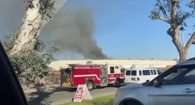 ABD'de küçük uçağın mobilya fabrikasının çatısına düşmesi sonucu 2 kişi öldü