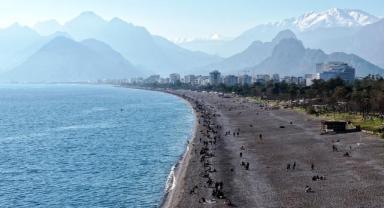 Antalya sahillerinde yeni yılın ilk günü yoğunluk yaşandı