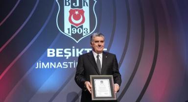 Beşiktaş'ta başkanlığa seçilen Serdal Adalı ve yönetimi, mazbatalarını aldı