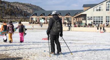 Davraz Kayak Merkezi iki haftada 100 bin kişiyi ağırladı